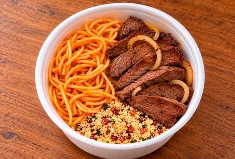 Marmitex especial com churrasco e acompanhamentos